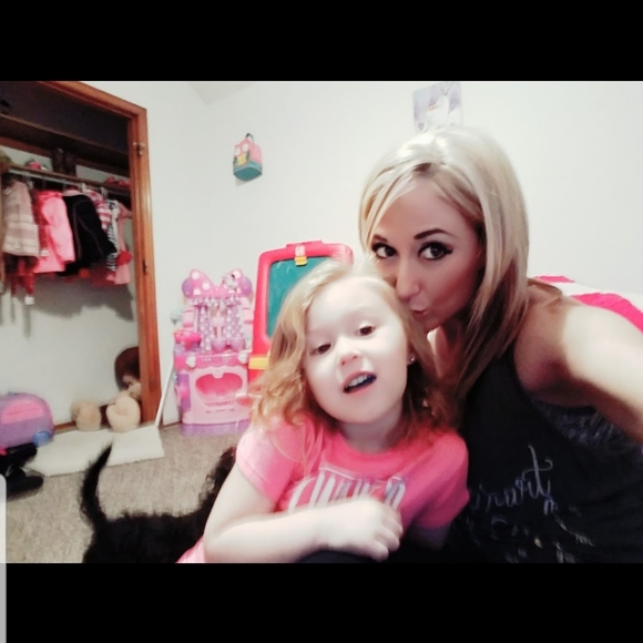 Meet your Posher, Katie - Picture 2 of 16